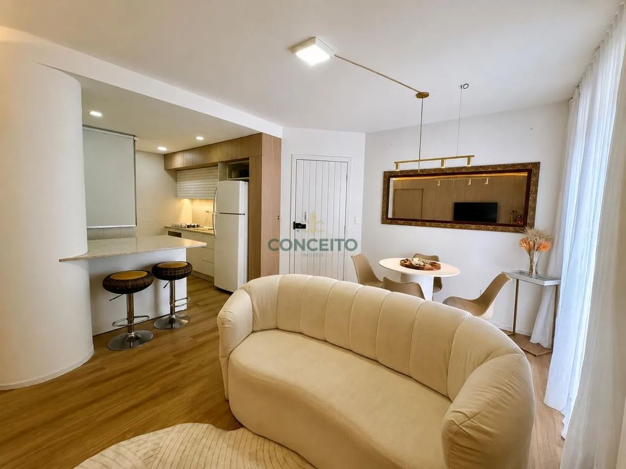 Apartamento à venda mobiliado, com 2 quartos - Abraão, Florianópolis