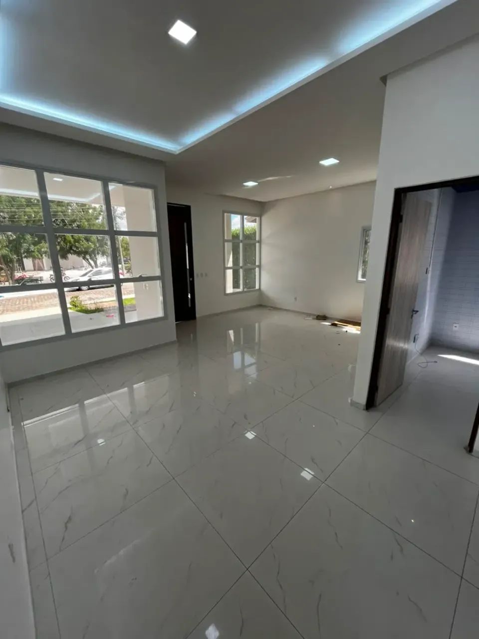 Imóvel para aluguel possui 220 metros quadrados com 4 quartos - Foto 4