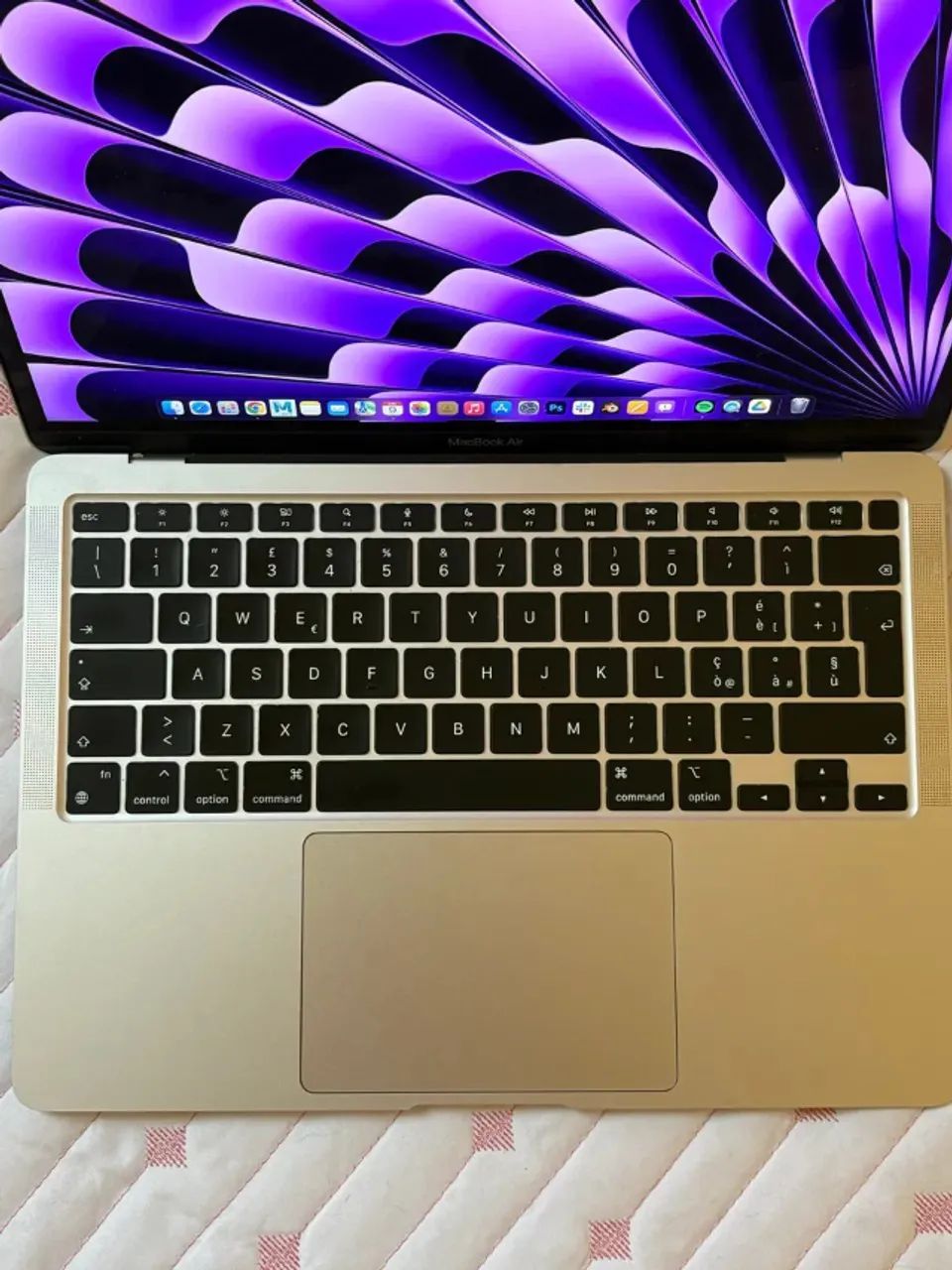 Apple Macbook Air M1 13.3 8 GB RAM (256GB) 
