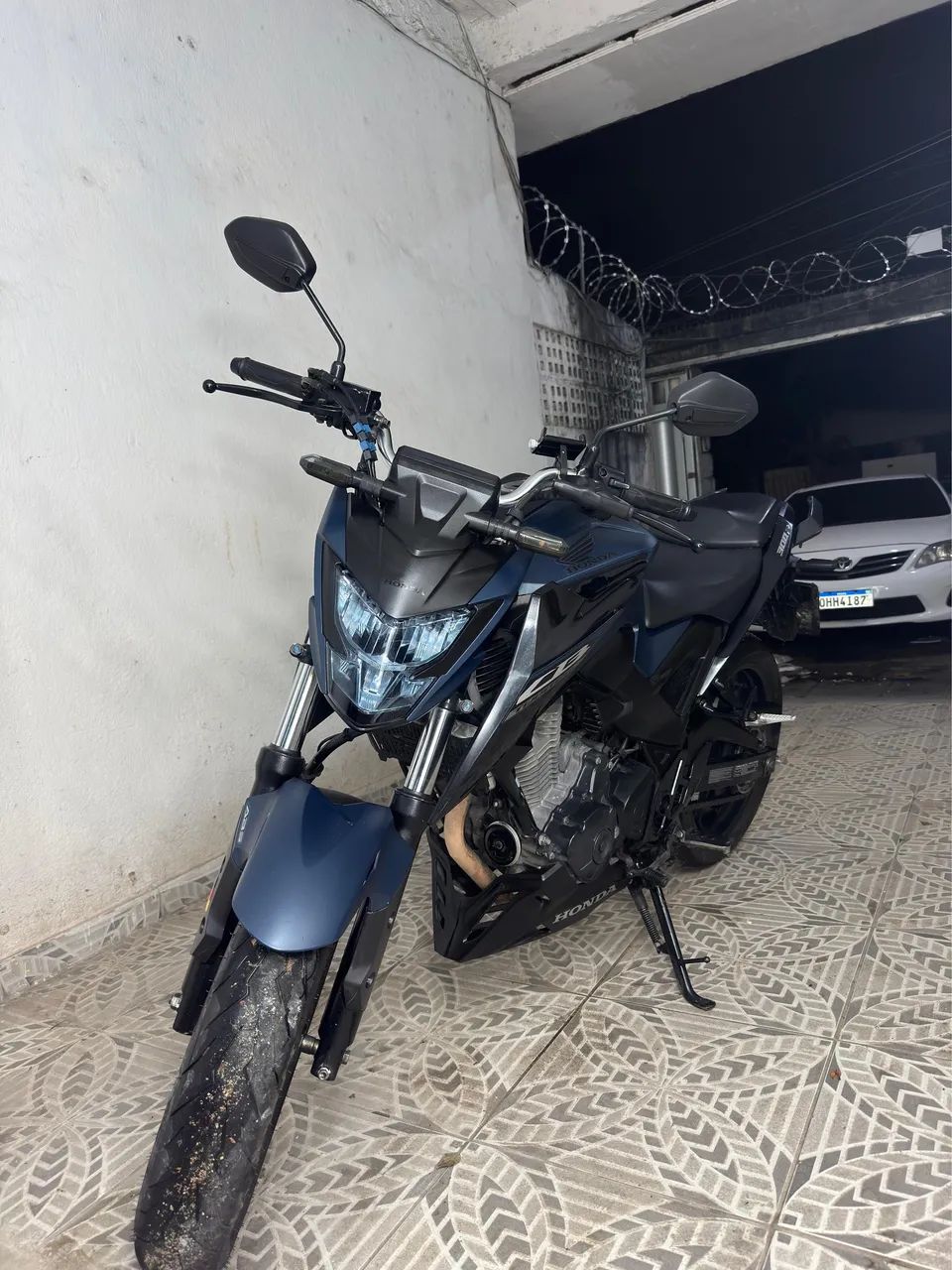 CB TWISTTER 300f ABS FLEX - Foto 4