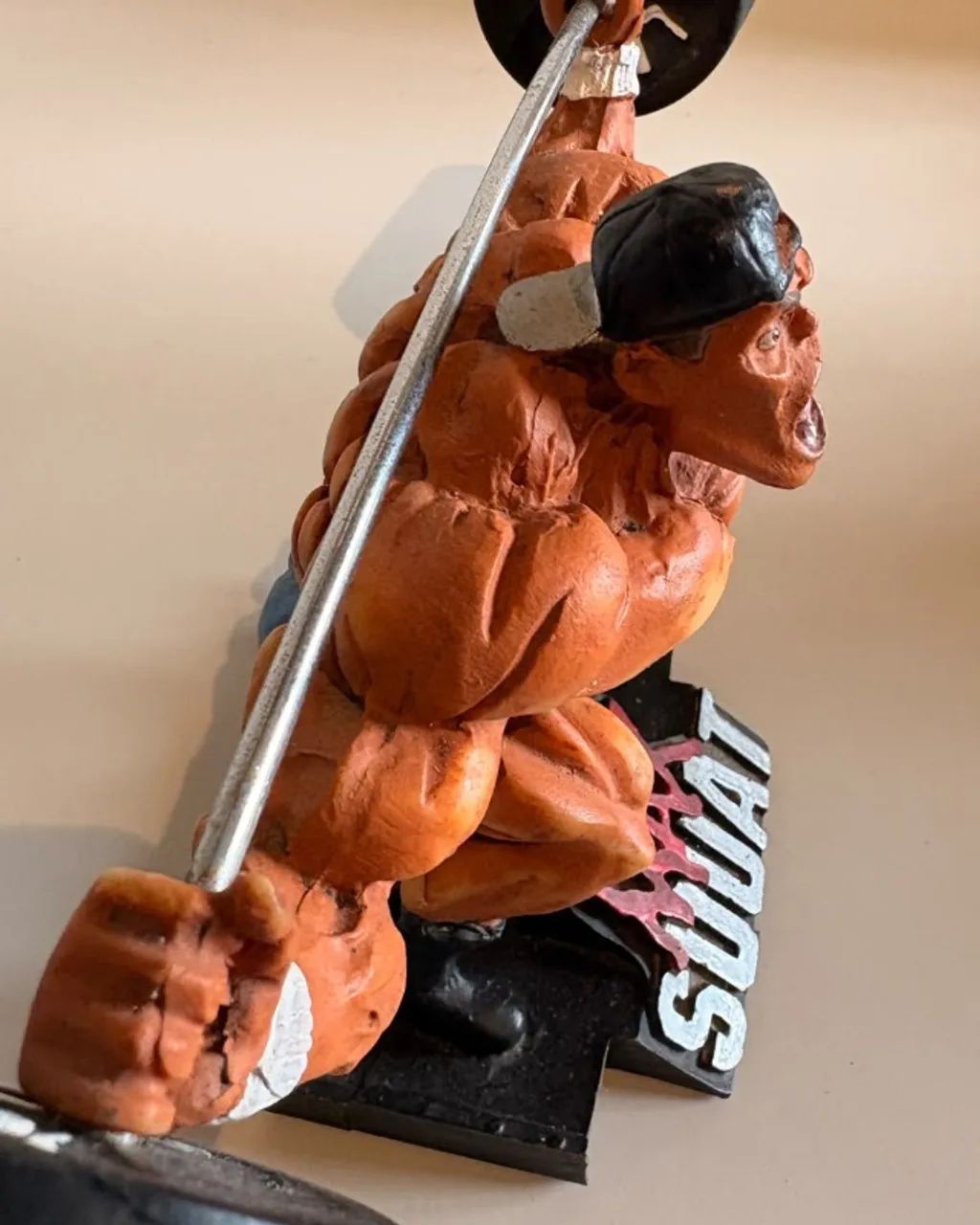Estatueta Boneco De Musculação Agachamento Max Squat - Foto 3