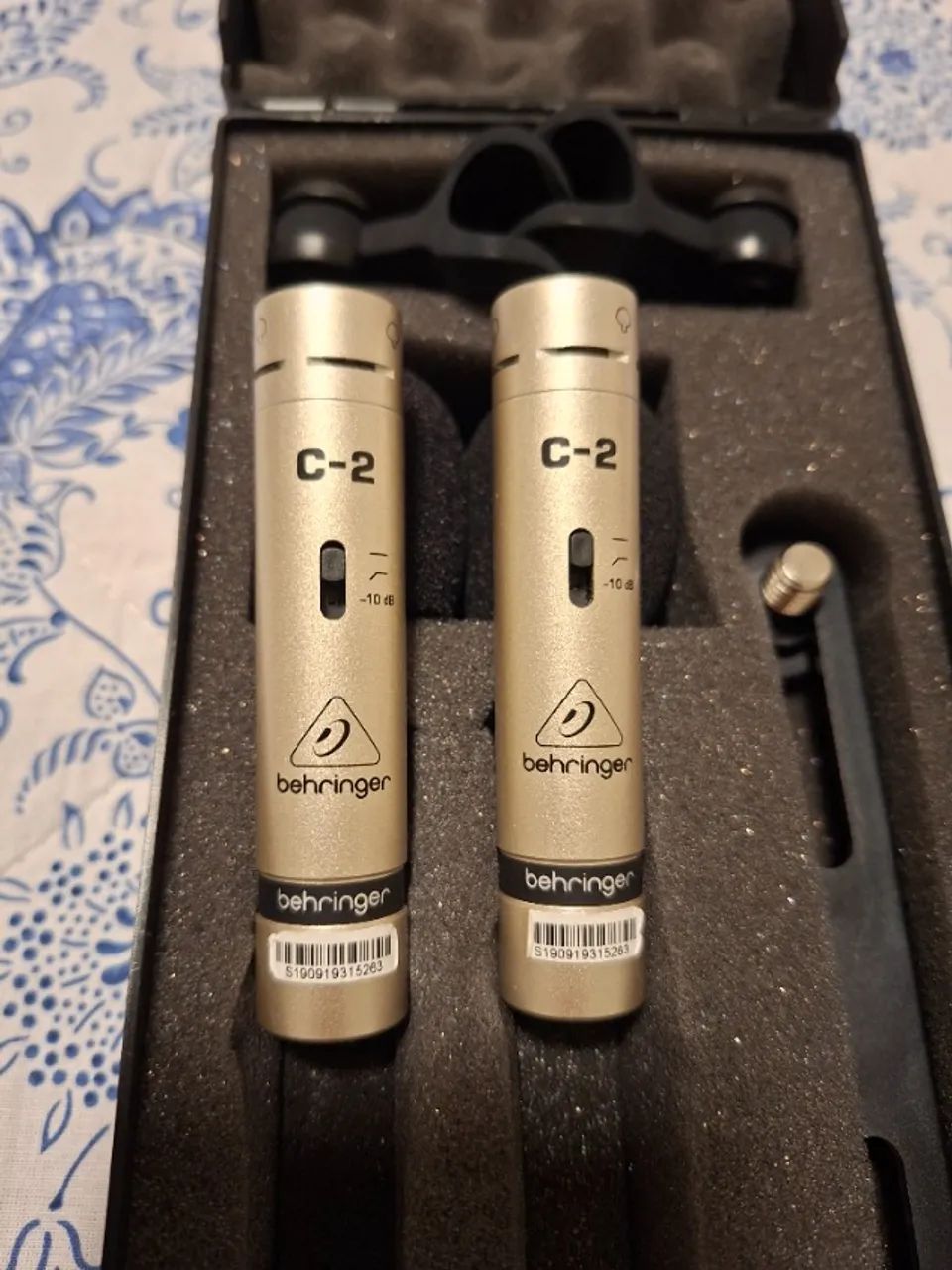 Par de Microfones Condensadores Behringer C-2