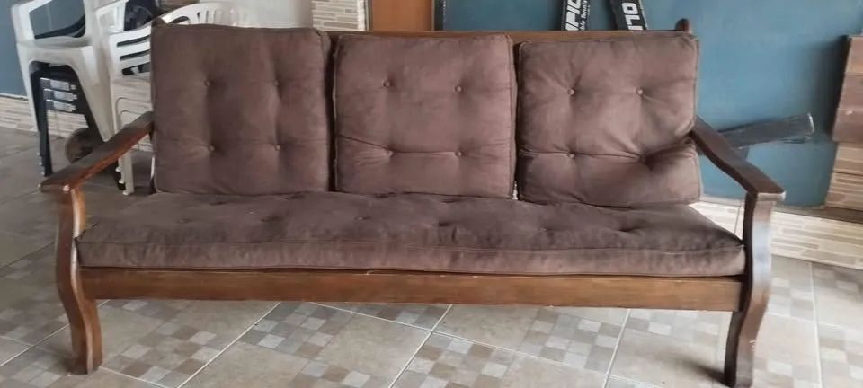 SOFÁ DE 2 E 3 LUGARES USADO DE MADEIRA MACIÇA