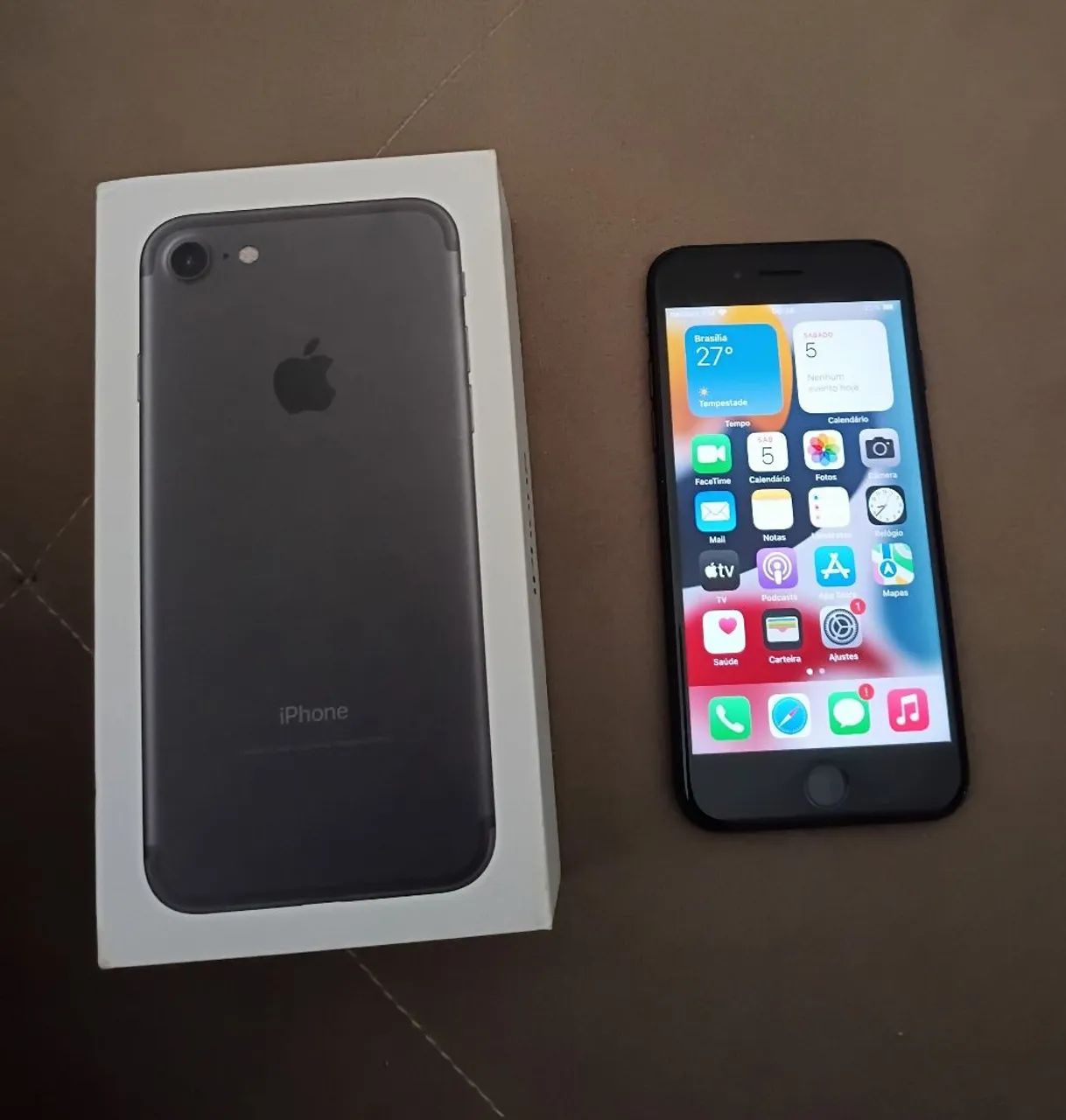 iPhone 7 novinho e original, tudo funcionando 
