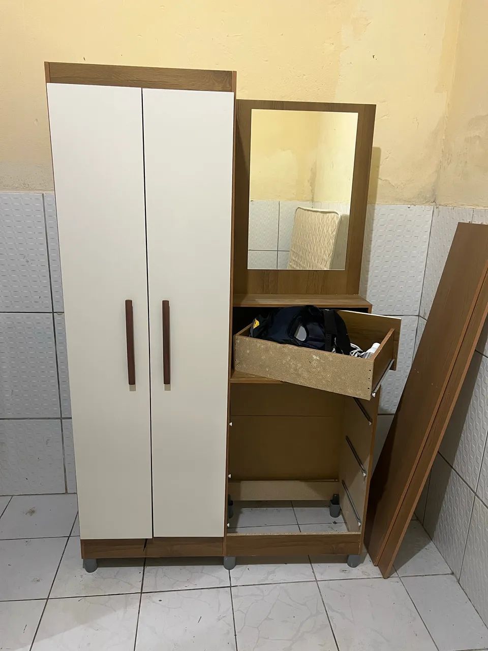 Guarda roupa solteiro com espelho - Foto 2