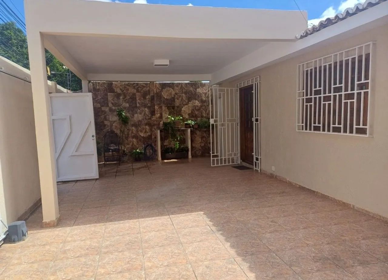 Casa ampla e bem localizada  - Foto 2