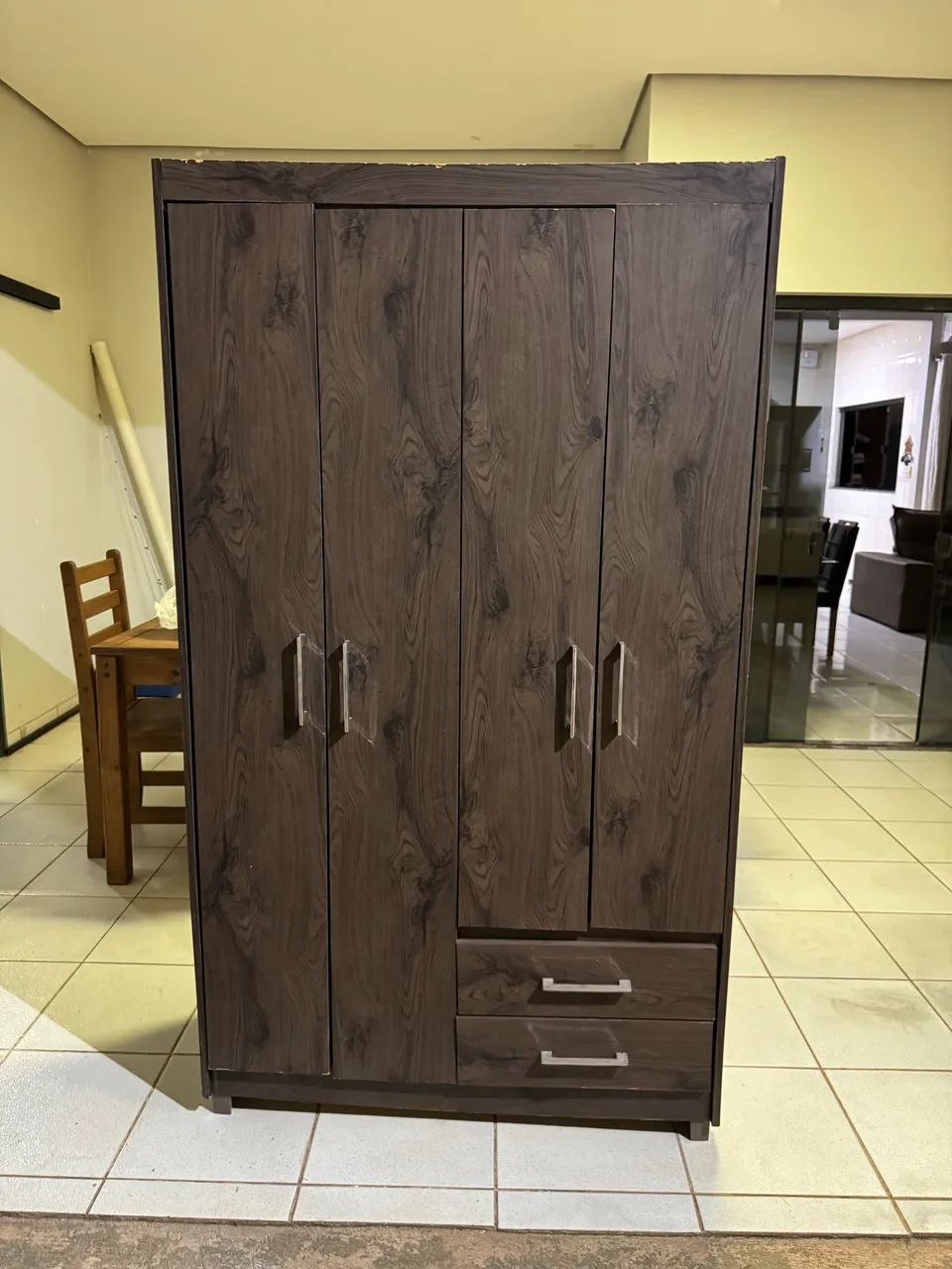 Guarda roupa Solteiro 4 portas 2 Gavetas