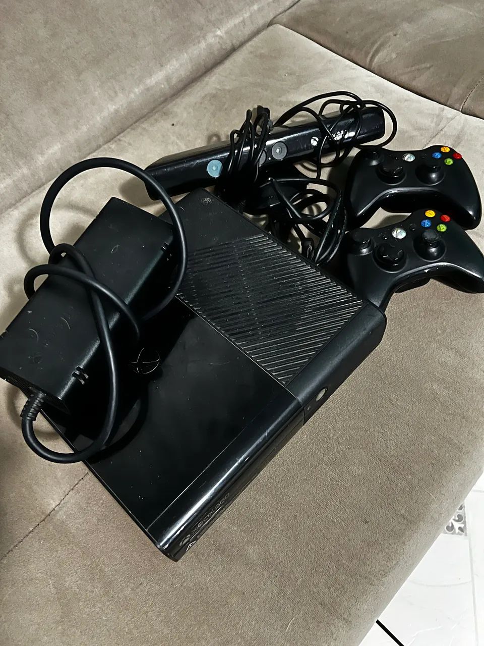 Video game Xbox 360 slim com Kinect 