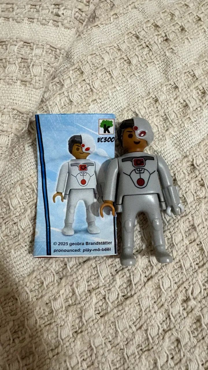  Playmobil dc Kinder ovo (cyborg)  - Foto 2