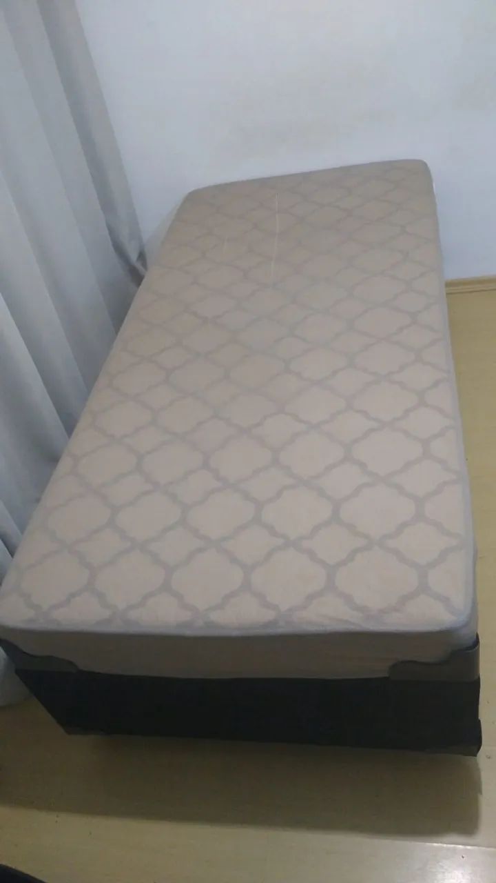 Box e colchão de solteiro (seminovo)
