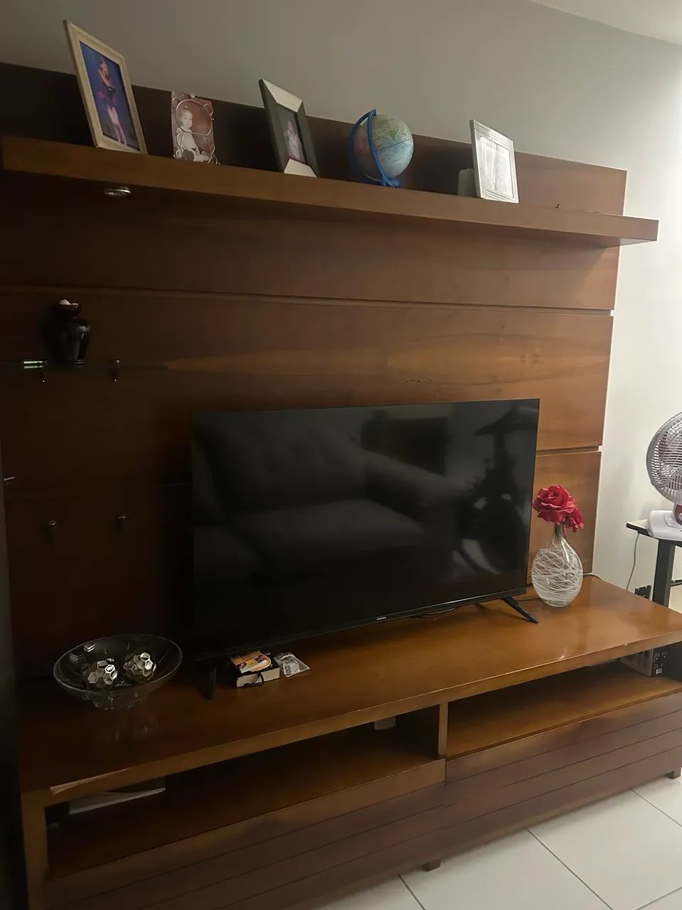 PAINEL + RACK DE MADEIRA MACIÇA - SUPER RESISTENTE