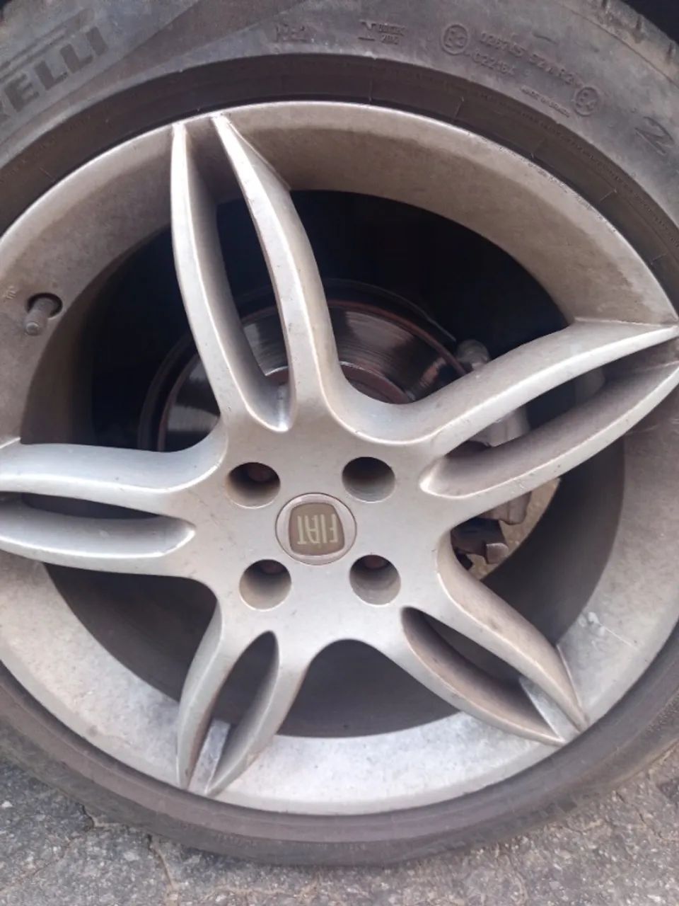 Vende-se 1 roda Fiat Stilo aro 17