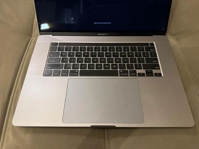 MacBook Pro 15" i7 2019 c/ TouchBar, 16Gb de Ram e NVME de 512Gb - Foto 3