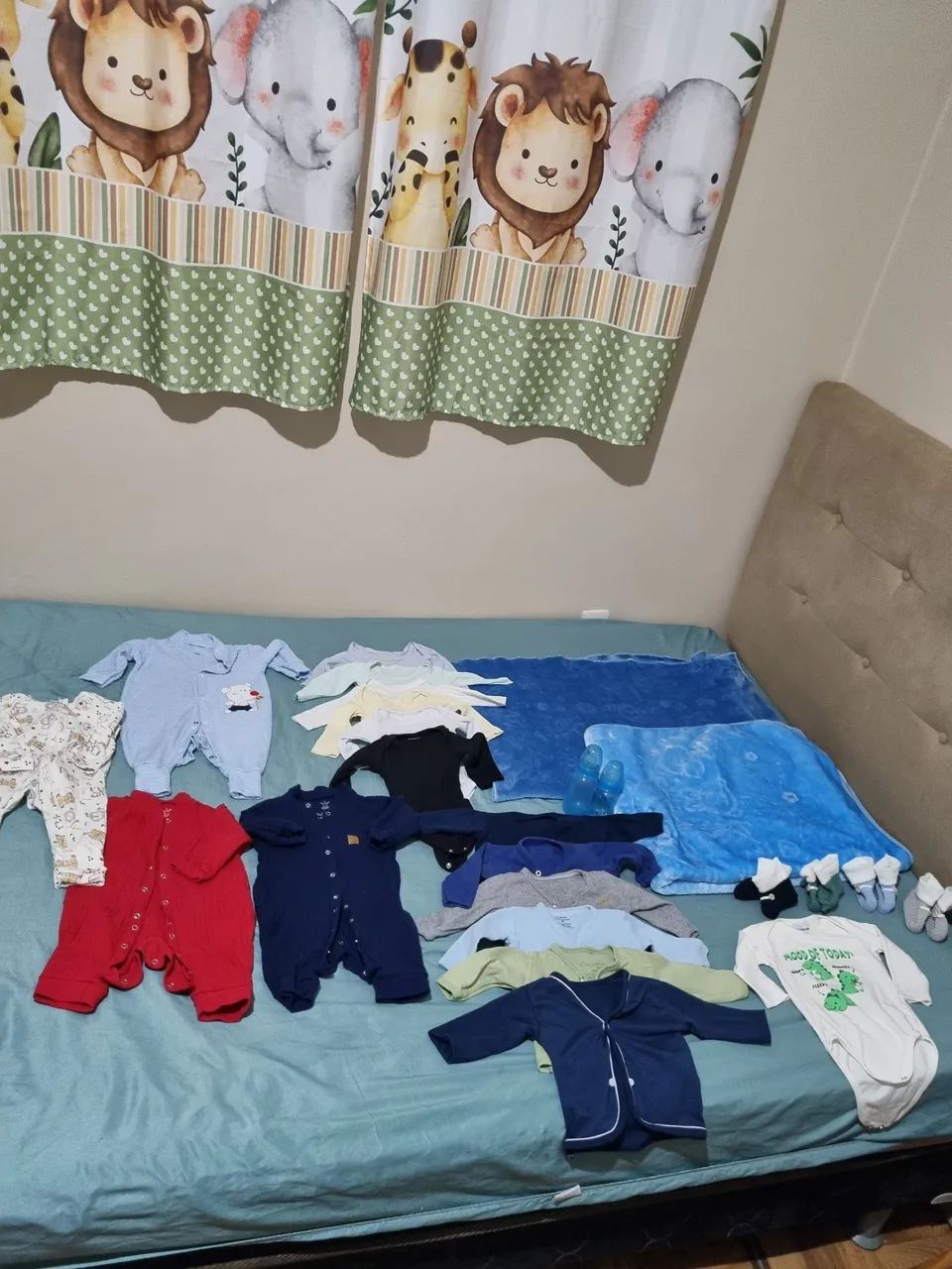 Roupas de bebe nova +1 Sting de vestir preto pra carregar bebe no colo+ saco de dormir e c