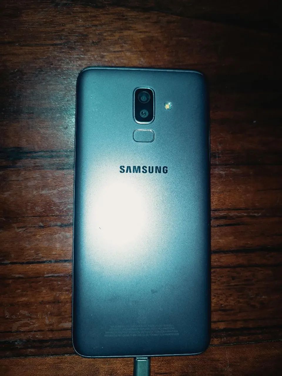 vende-se celular Samsung J8 - Foto 2