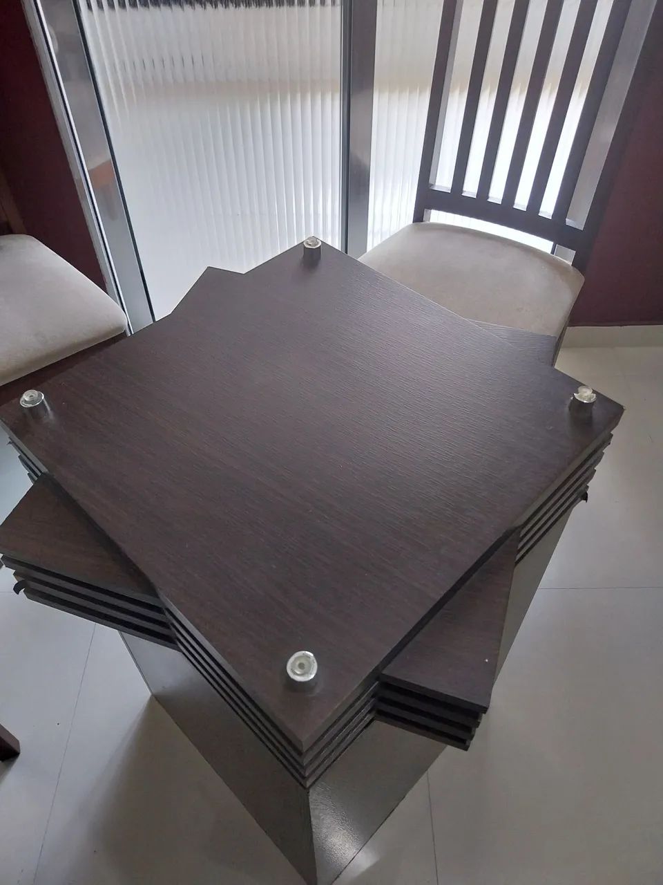 set of chairs65581374698498120