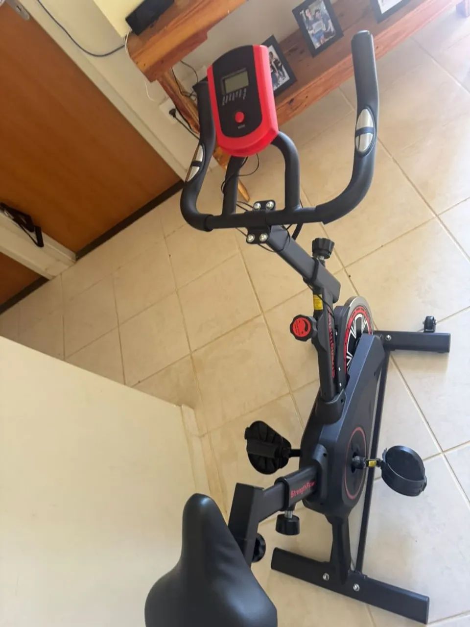 Vendo Bicicleta Ergométrica semi nova - Foto 5