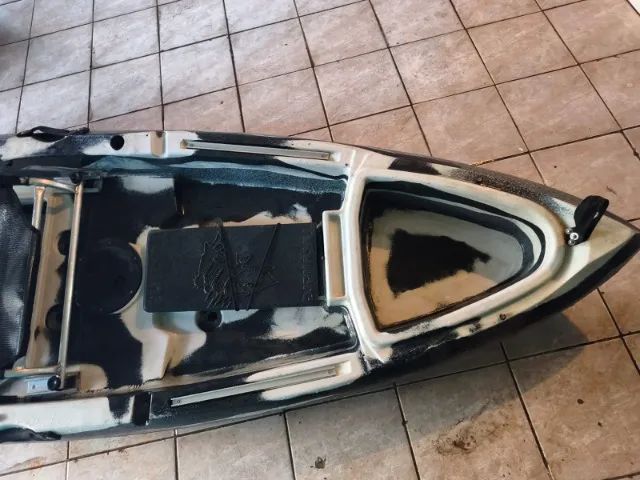 Caiaque Tucunaré com suporte para motor e pedal, semi-novo - Foto 4