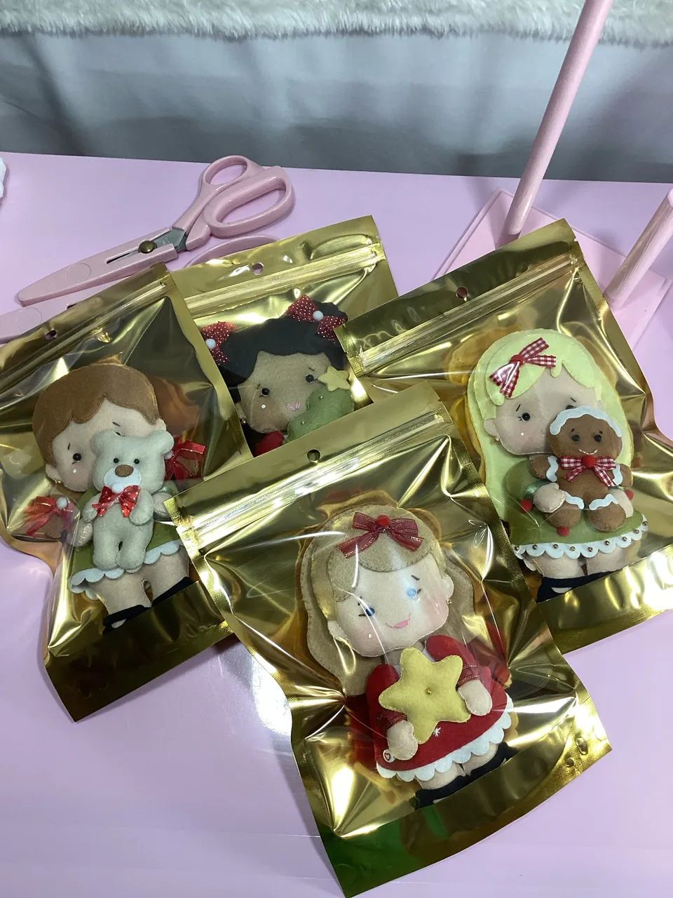 Kit de 4 Bonequinhas de Natal com pingente em feltro - Foto 5
