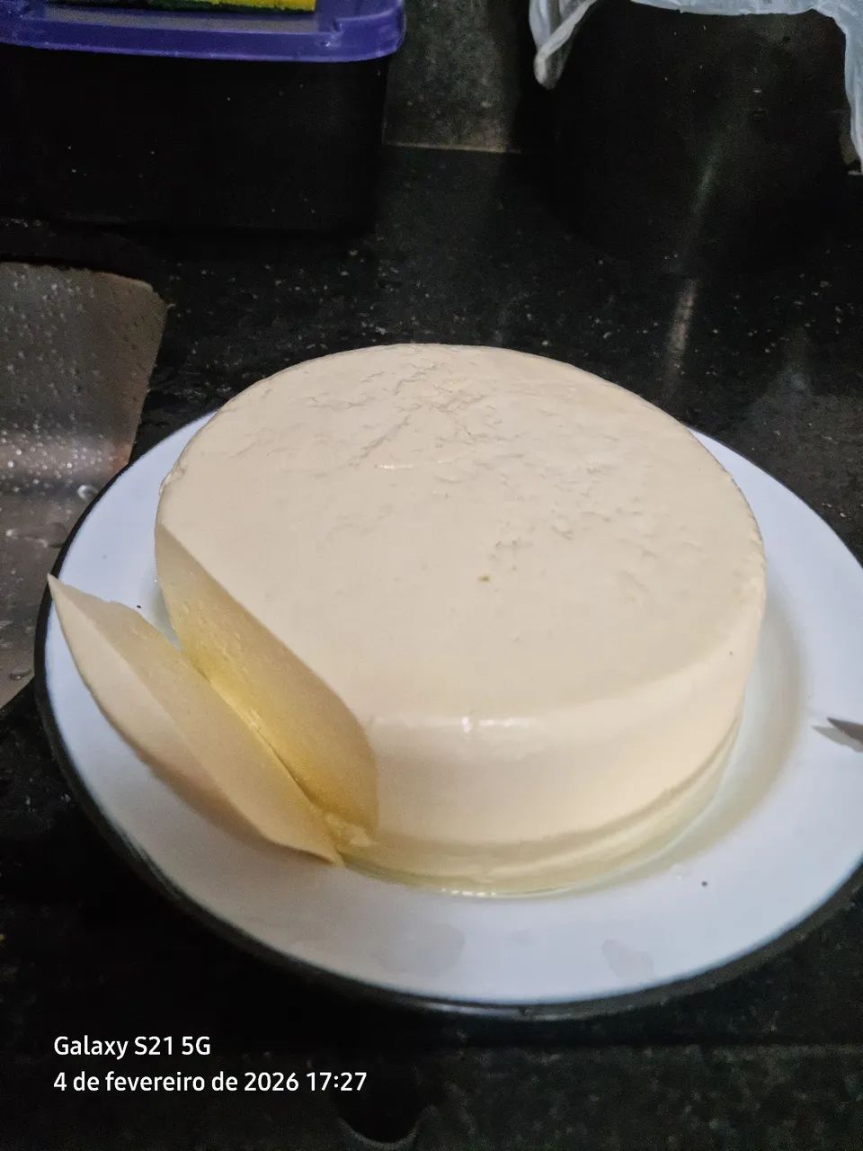 Queijo artesanal, faço e vendo, fresco e meia cura.