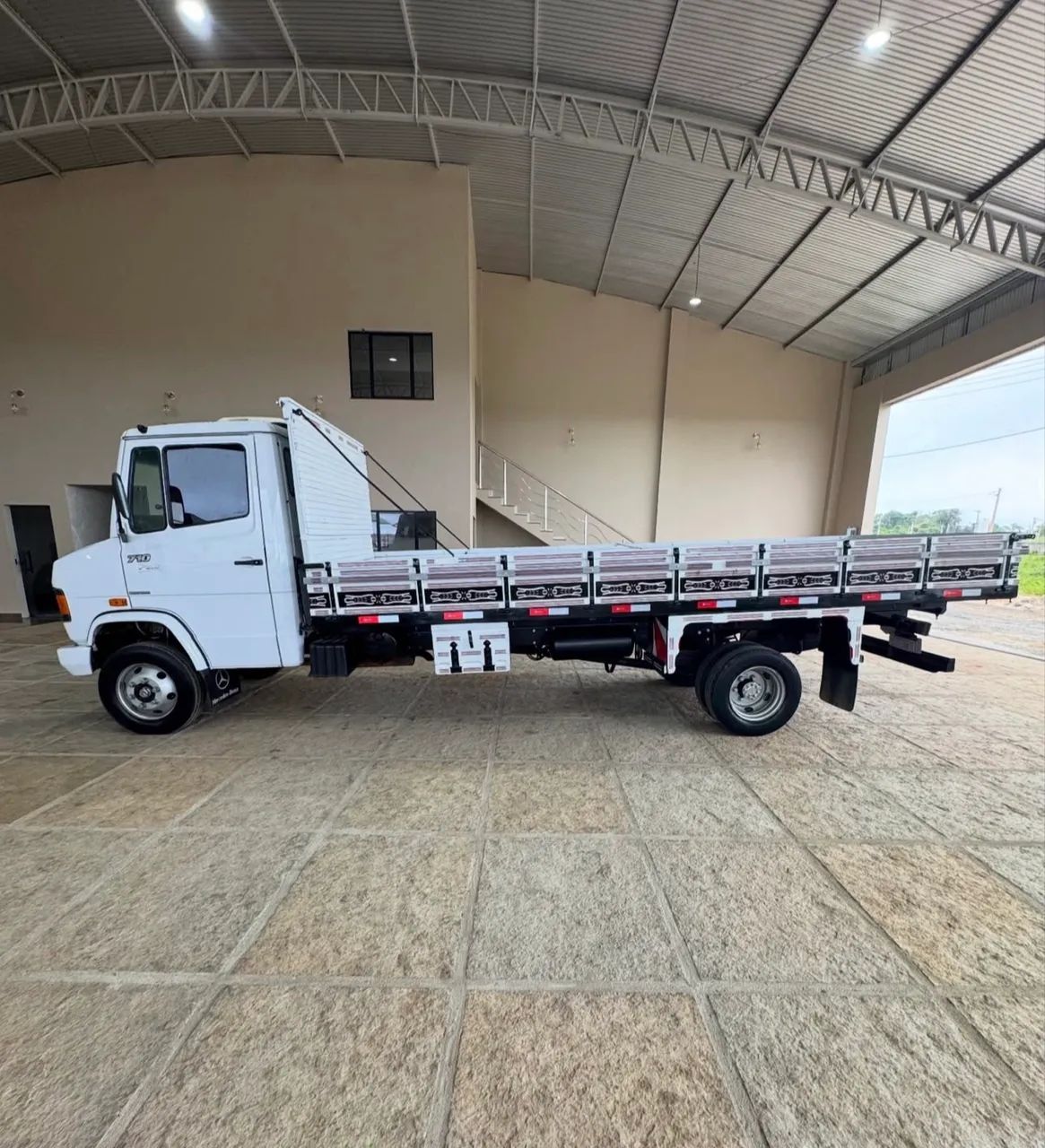 Mb 710 Plus  Carroceria  - Foto 3