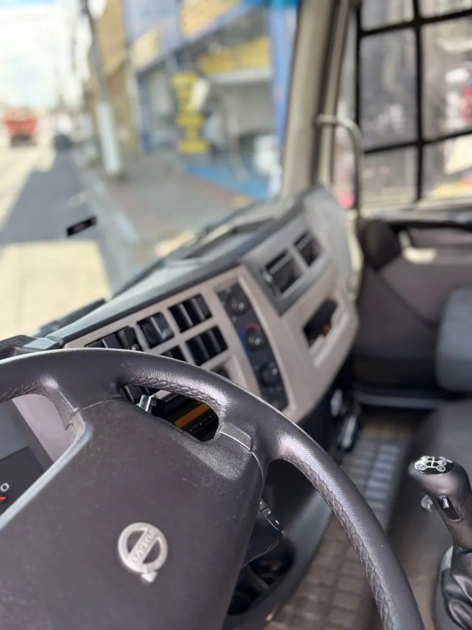 VOLVO VM 330 4X2 - Foto 2
