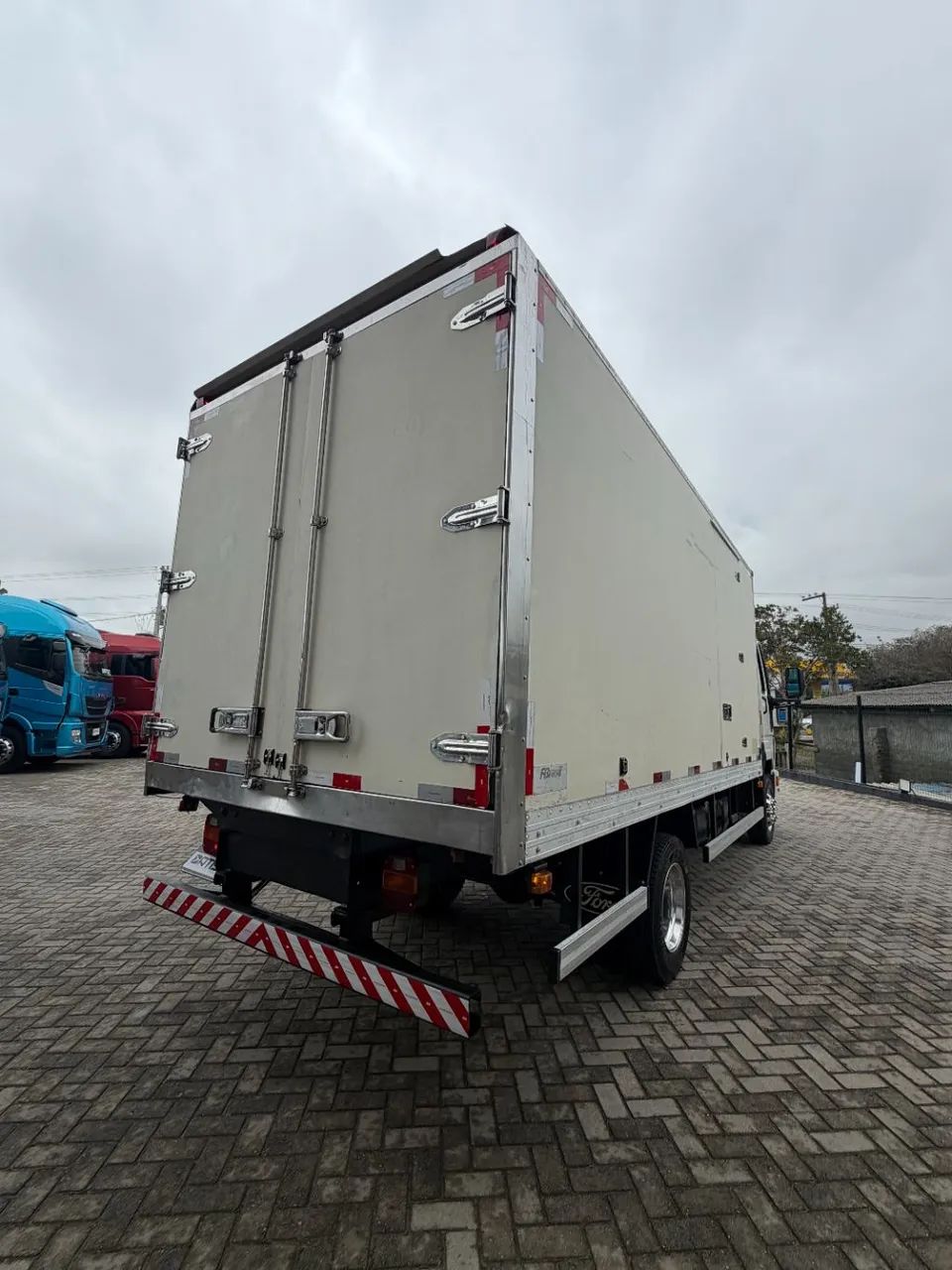CARGO 815/815 S/815 E Turbo 2p (diesel) - Foto 4