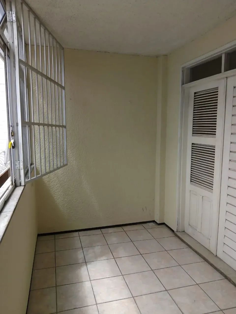 Apartamento com 85m2, 03 quartos, sala com varanda, 01 vaga de garagem. - Foto 3