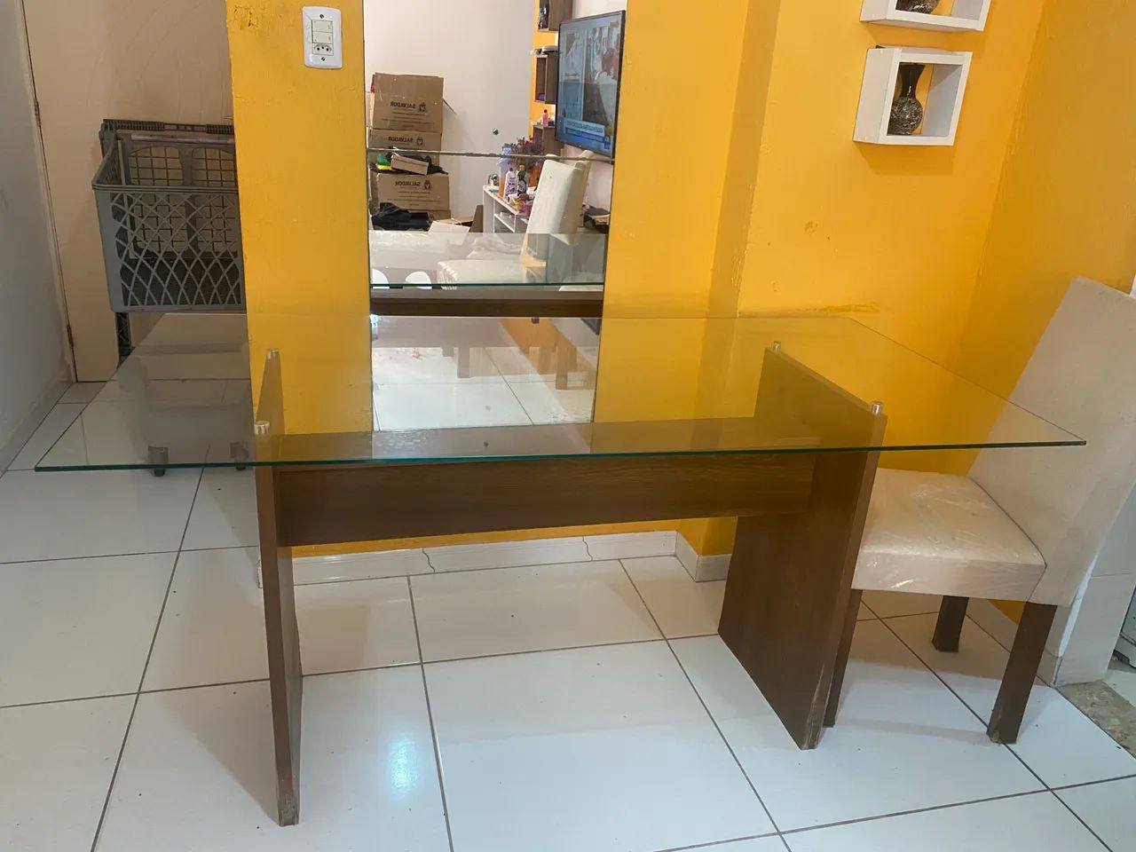 MESA DE VIDRO COM 5 CADEIRAS  - Foto 2