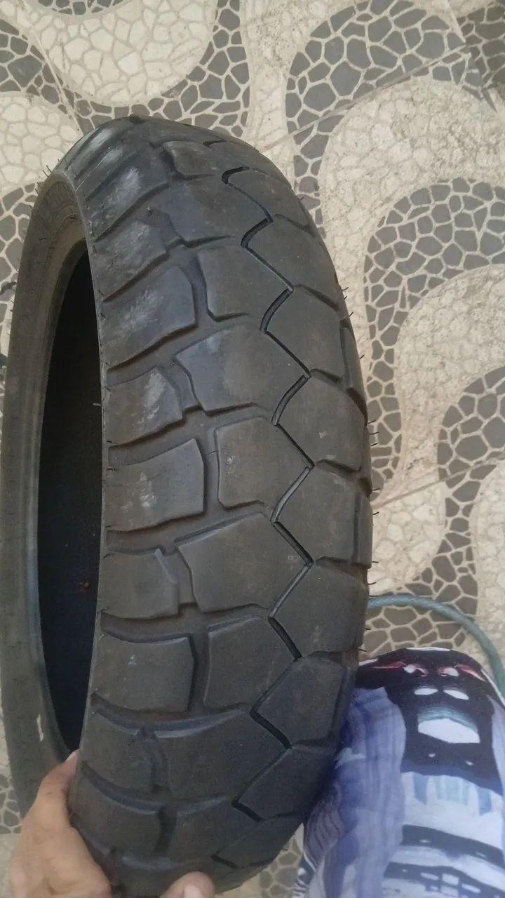 Vendo um pneu 