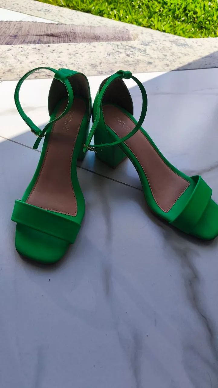 Sandalia verde Tamanho 37 usada 1x
