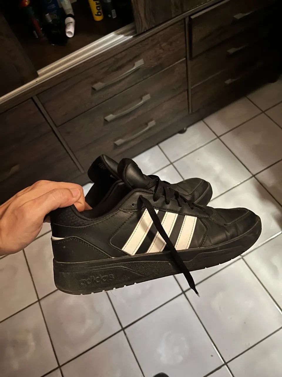 Tênis adidas tamanho 41 - Foto 2