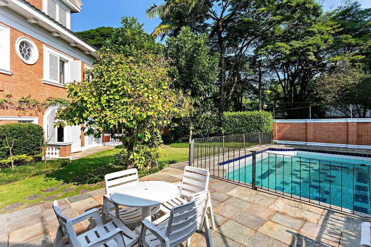 Casa clássica com amplo jardim no Jardim Guedala - Foto 2