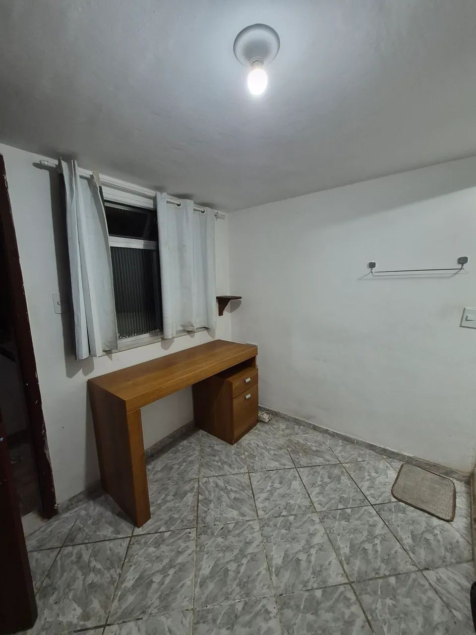 Quarto individual com banheiro independente 