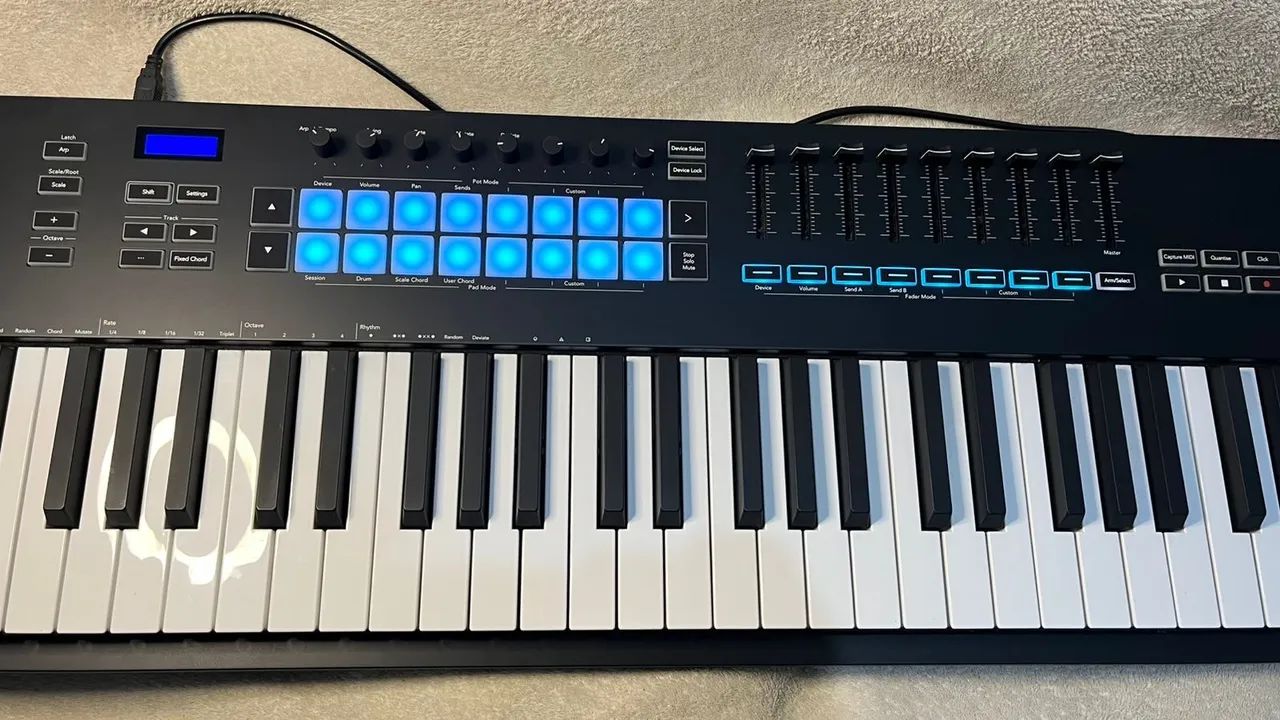 Novation Launchkey 88 MK3 MKIII - Estado de Novo (Na Caixa