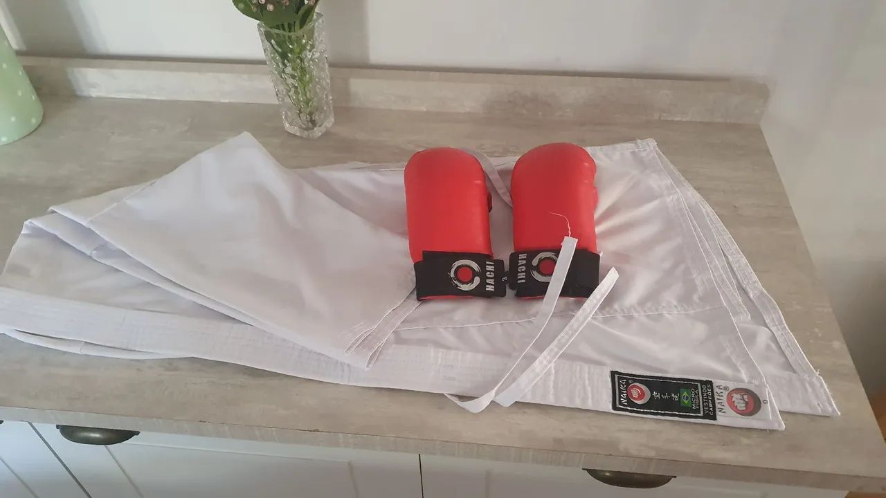 Kimono semi novo c luvas