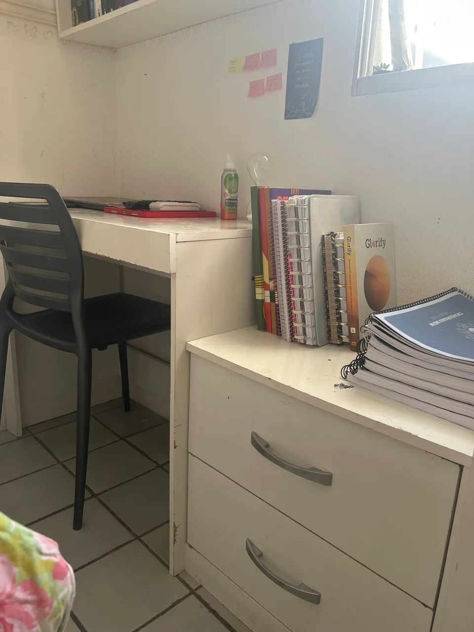 Escrivaninha branca