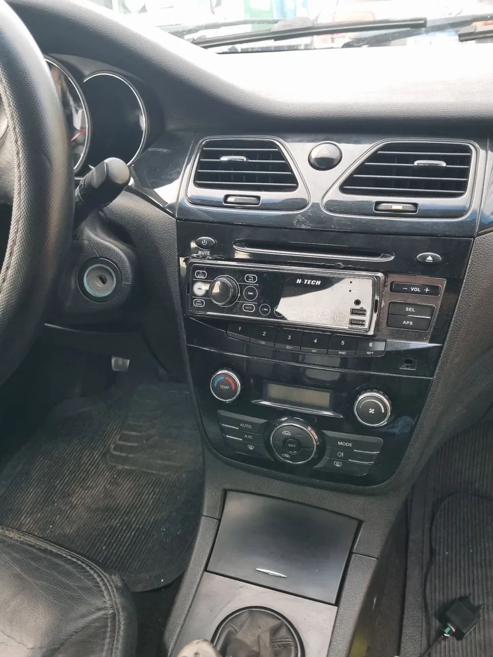 JAC J5 Sedan 1.5 16V 4P Mec. 2013 - Foto 2