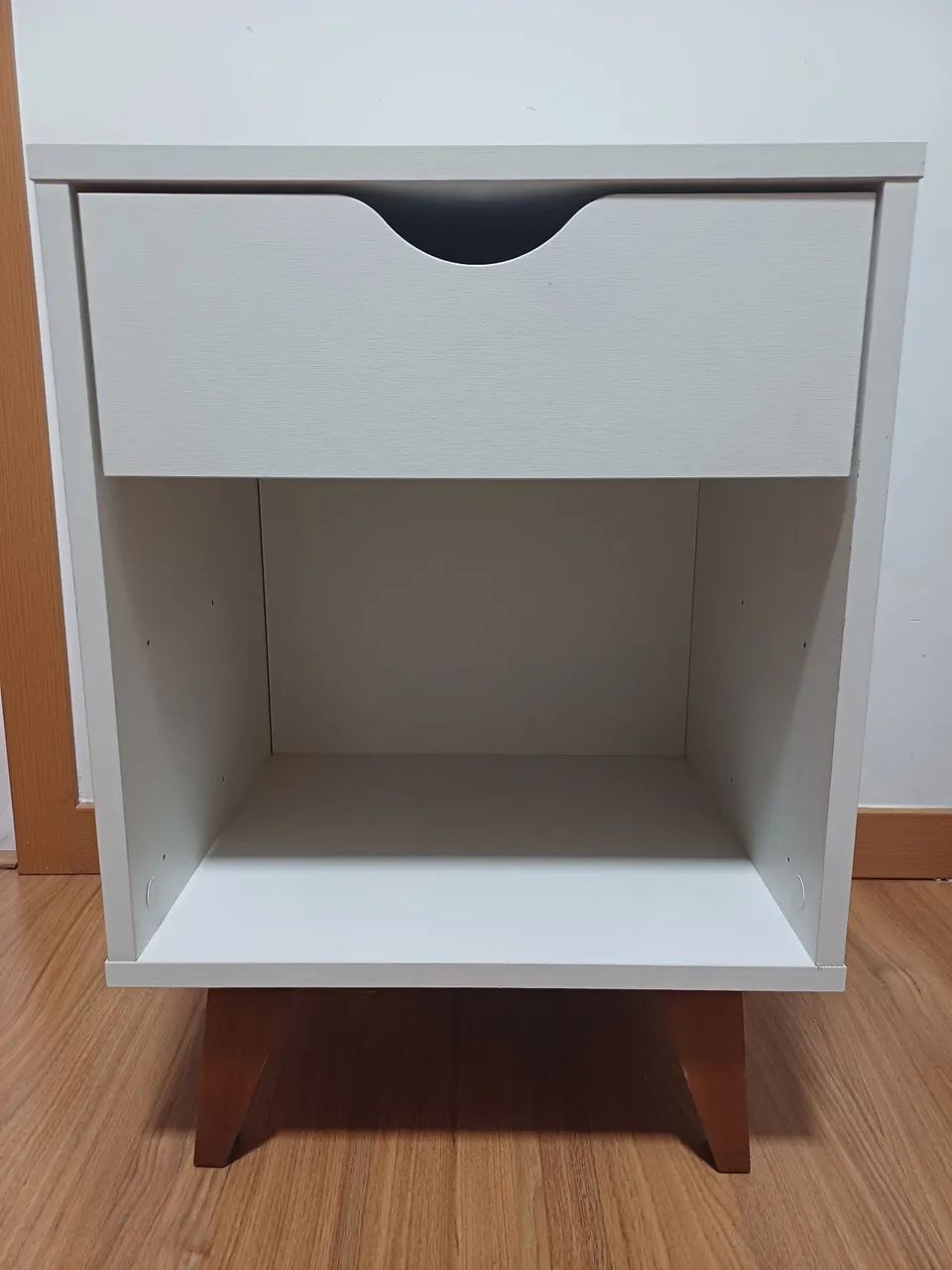 Mesa de cabeceira Tok&Stok branca com gaveta - Foto 3