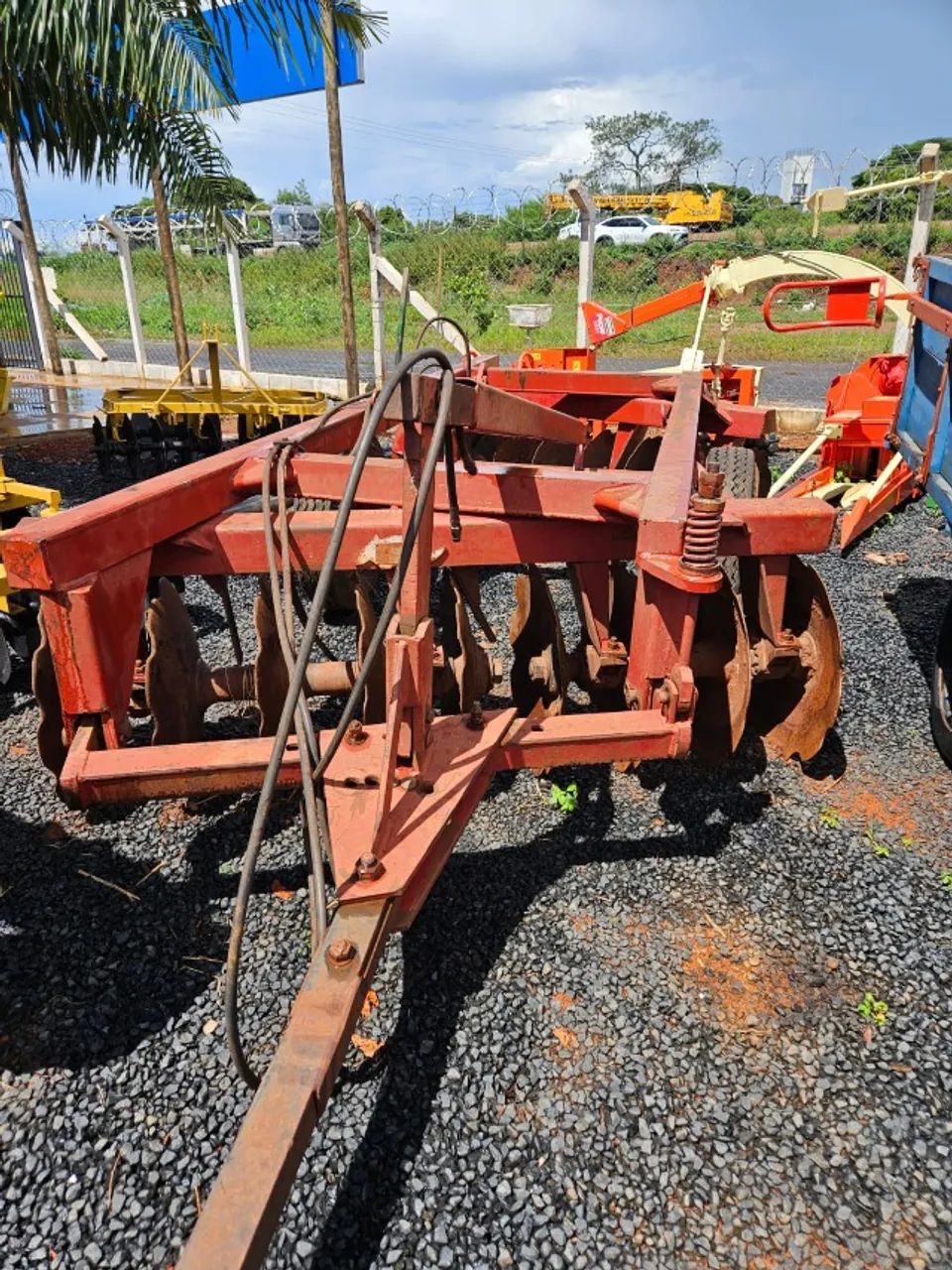 Grade Aradora Tatu 18x28. Vende ou aluga.