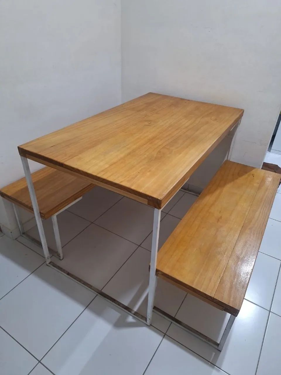 Mesa de jantar de  madeira pinus 