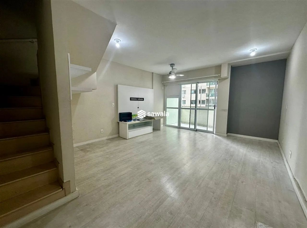 OPORTUNIDADE - TOP DUPLEX - 2 QUARTOS - SUÍTE - 94m²