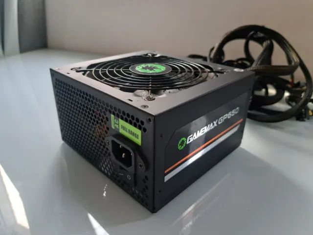 Fonte Gamer GameMax GP650 650W - 80 Plus Bronze