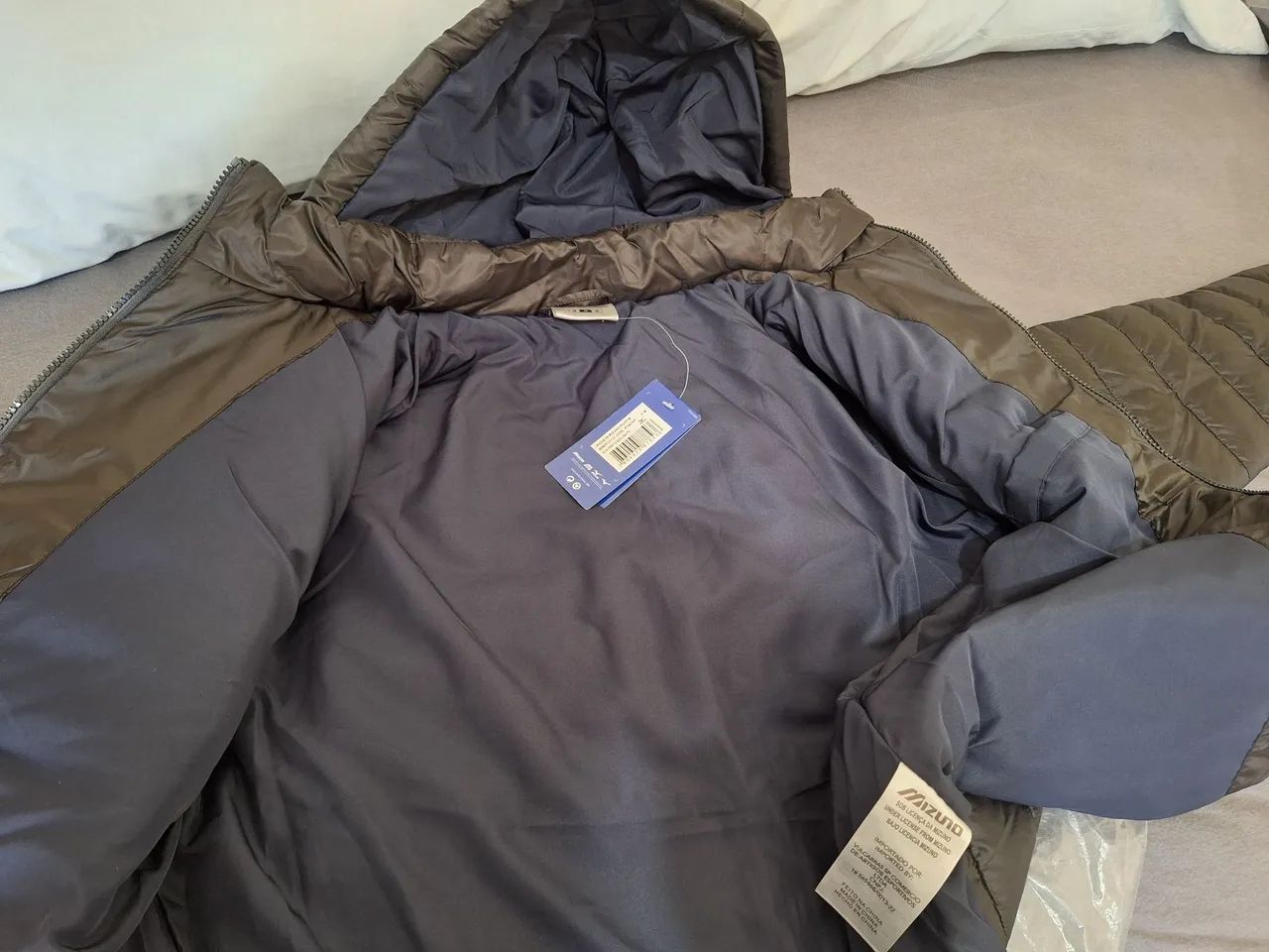 Jaqueta Puffer (Acolchoada) Mizuno com Capuz Removível Tamanho M Original  - Foto 4