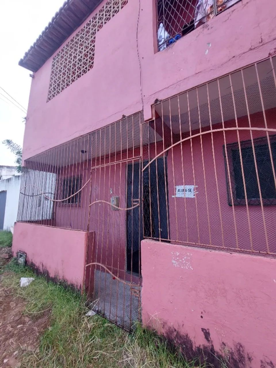 Aluga-se casa