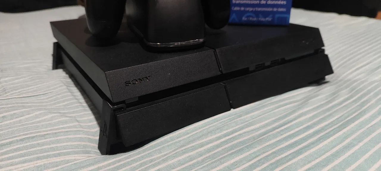 Ps4 FAT 500gb + 2 Controles originais com carregador, e 3 jogos  - Foto 2