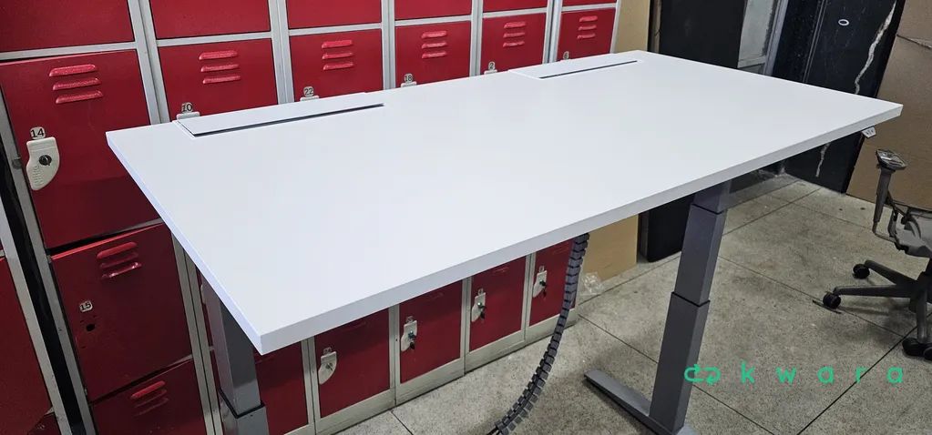1 Mesa motorizada Herman Miller Nevi - Foto 2