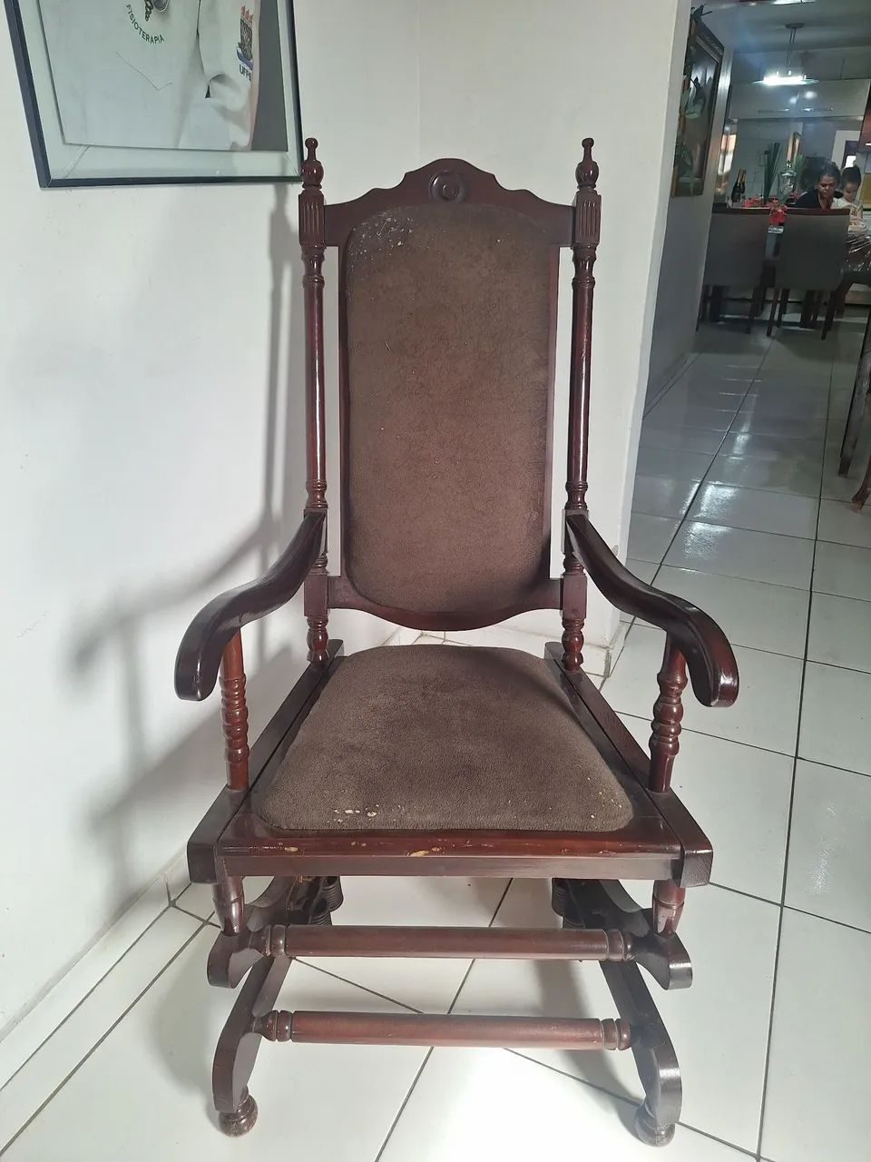 Cadeira de balanço madeira colonial 
