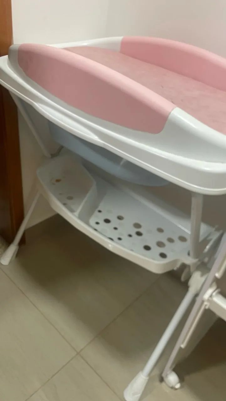 Banheira com suporte e trocador