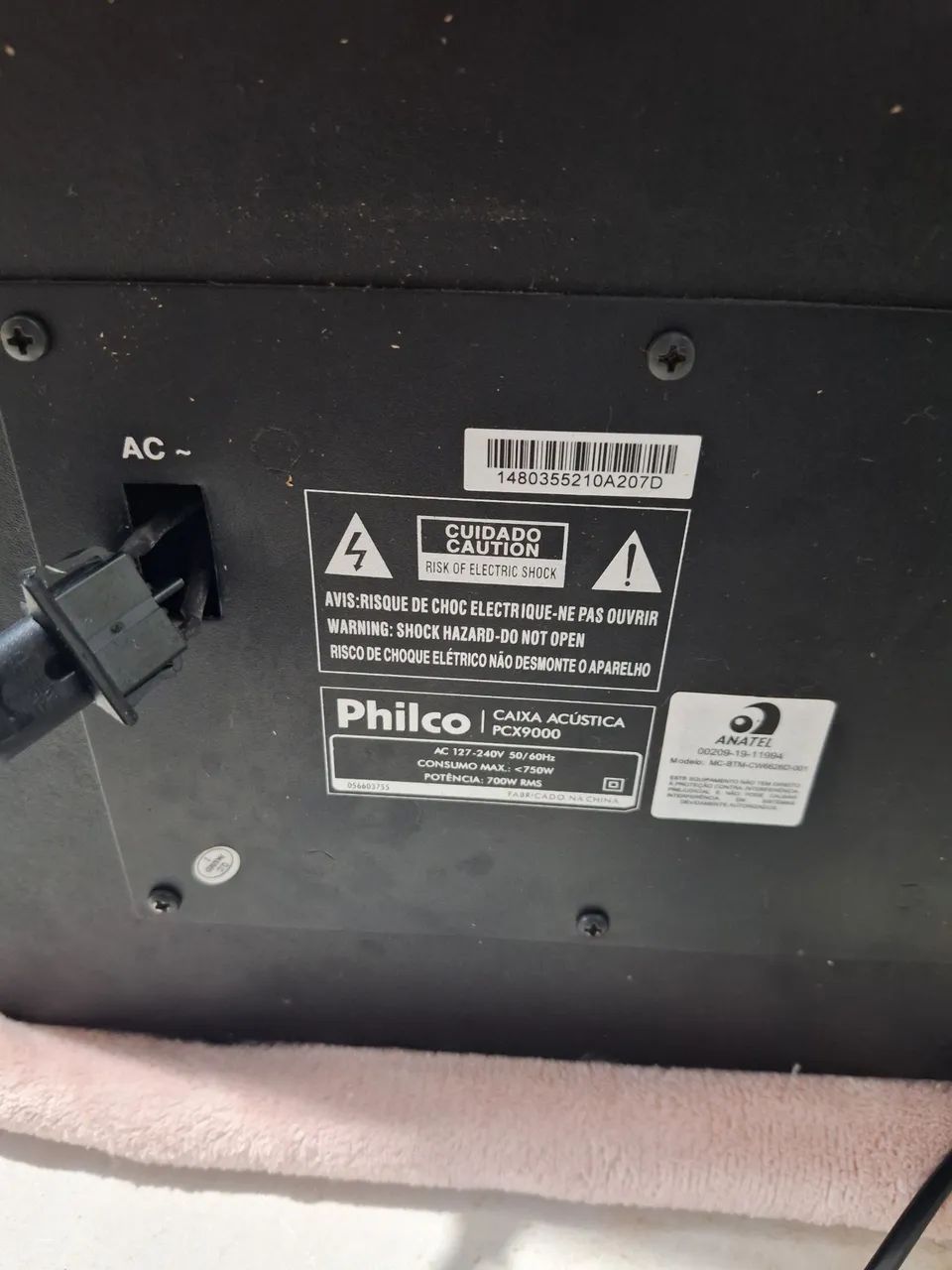 Caixa de som Bluetooth com vidro quebrado 